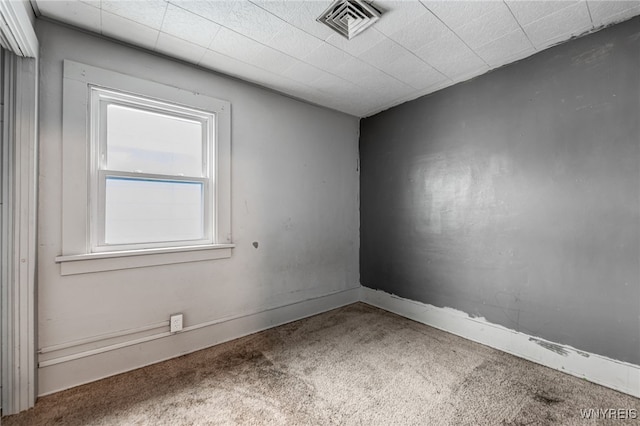 spare room featuring visible vents and carpet floors