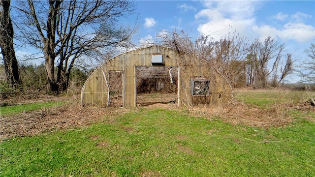 view of outdoor structure with an outdoor structure