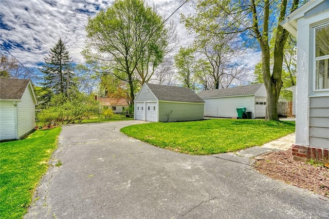 view of yard with an outdoor structure and a garage