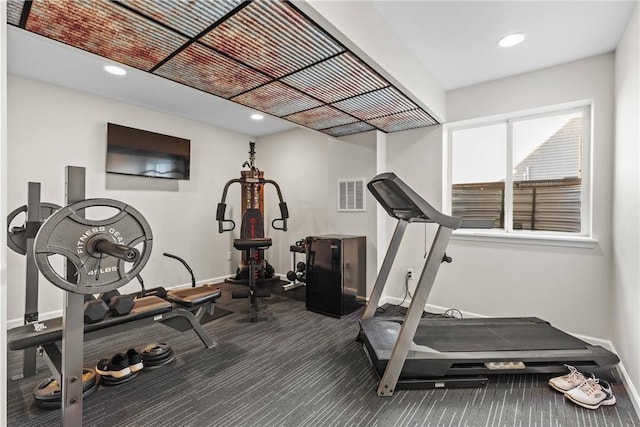 workout area featuring baseboards, recessed lighting, carpet floors, and visible vents