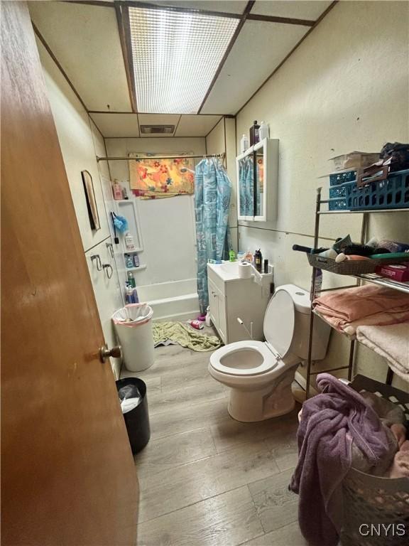 111 N Fulton St, Auburn, NY 13021 - bathroom featuring visible vents, shower / bath combination with curtain, wood finished floors, a sink, and toilet