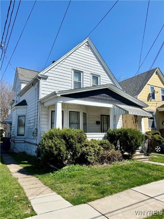 bungalow-style home featuring a front yard