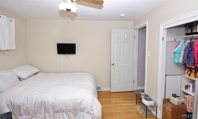 bedroom with a ceiling fan and wood finished floors