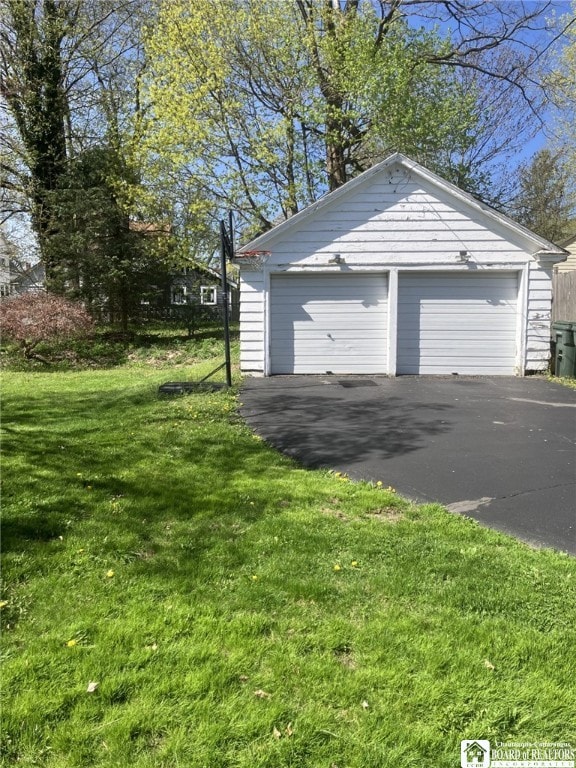 view of detached garage