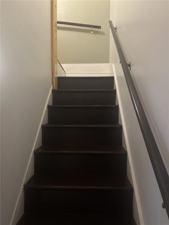 250 Schuyler Ave, Elmira-City, NY 14904 - view of stairs