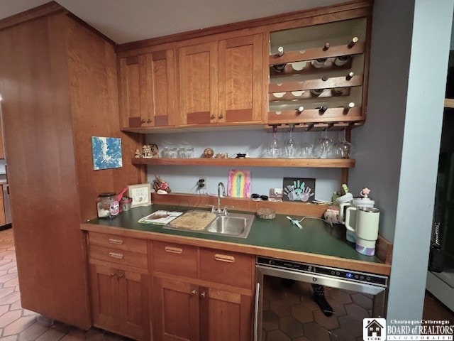 bar with a sink, indoor wet bar, and dishwasher