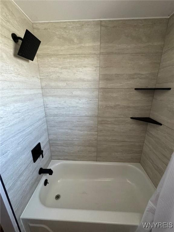 full bath featuring tub / shower combination