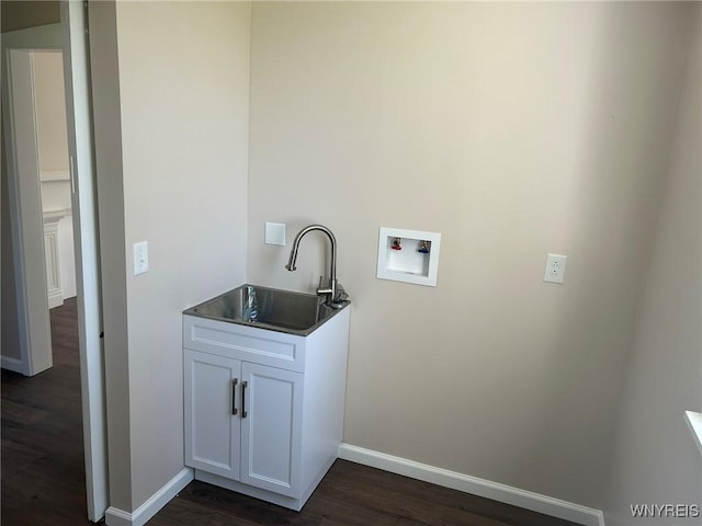 laundry room featuring a sink, baseboards, dark wood finished floors, and hookup for a washing machine