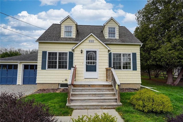 cape cod-style house featuring a shingled roof and a front lawn