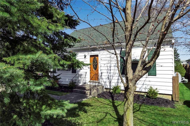 view of front of house with a front yard