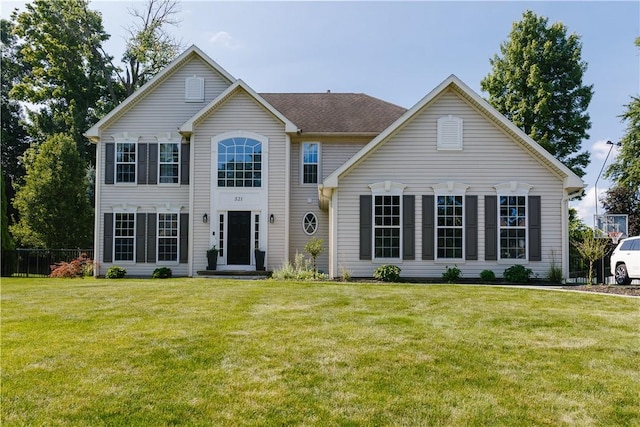 view of front facade with fence and a front yard