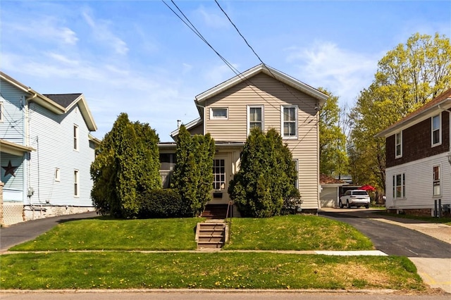 traditional home featuring a front yard