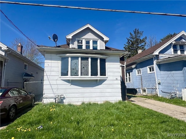 view of front of house featuring a front yard