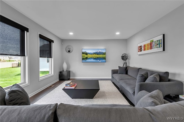 living area featuring recessed lighting, baseboards, dark wood-style flooring, and visible vents