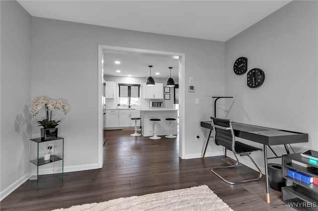 dining room featuring baseboards, recessed lighting, and dark wood-style flooring
