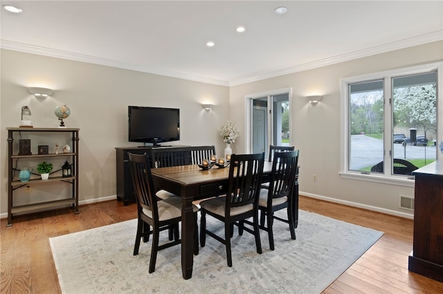 dining space with recessed lighting, baseboards, ornamental molding, and light wood-style floors