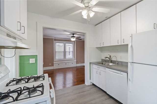 kitchen featuring a sink, white appliances, white cabinetry, a ceiling fan, and light wood finished floors
