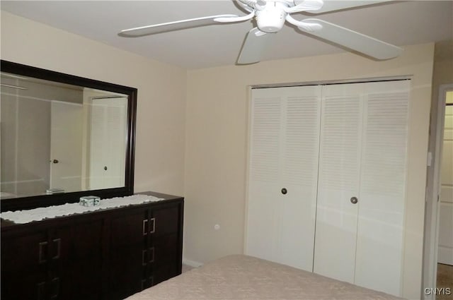 unfurnished bedroom featuring a ceiling fan