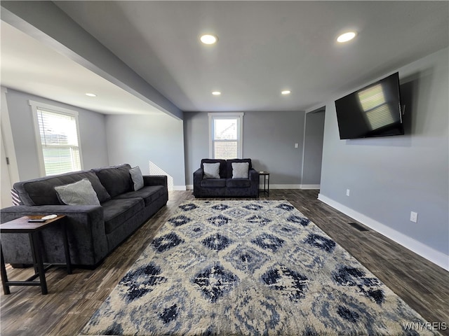 living area featuring recessed lighting, baseboards, and dark wood finished floors