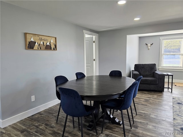 dining space with dark wood-style flooring, recessed lighting, and baseboards