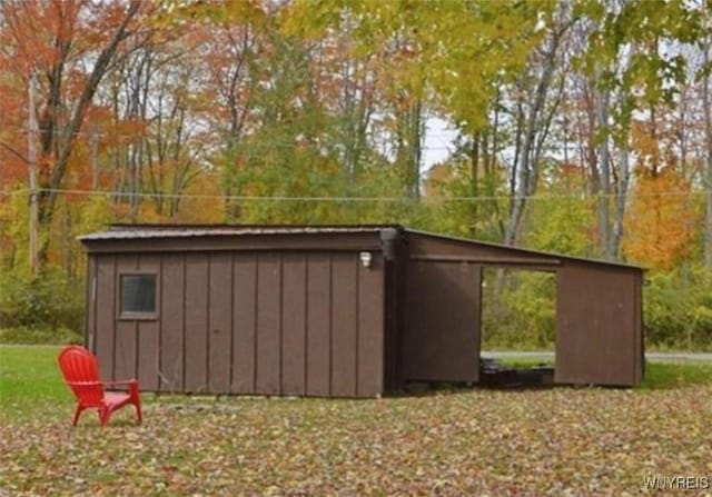 view of outbuilding featuring an outbuilding