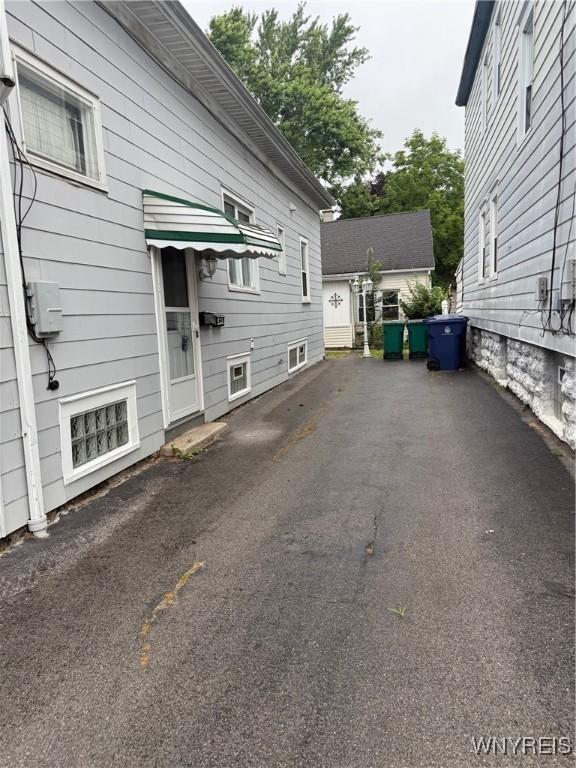 92 Carlyle Ave, Buffalo, NY 14220 - view of side of home