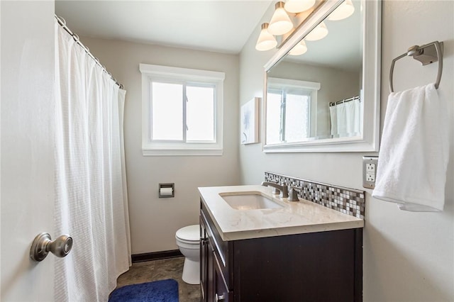 full bathroom featuring vanity, baseboards, and toilet