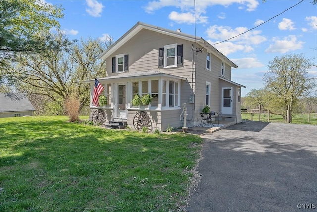 view of front of home with driveway and a front yard