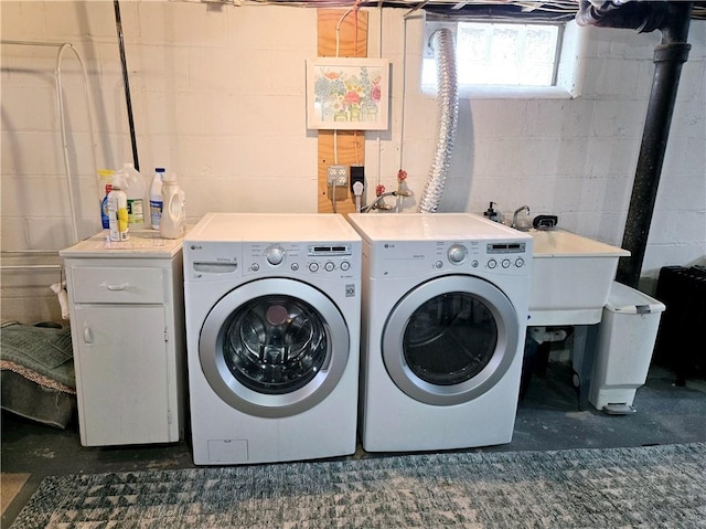 washroom with laundry area and washer and clothes dryer