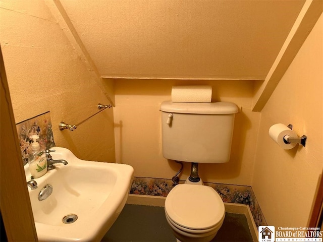 148 Myrtle St, Jamestown, NY 14701 - bathroom featuring a sink, a textured ceiling, and toilet