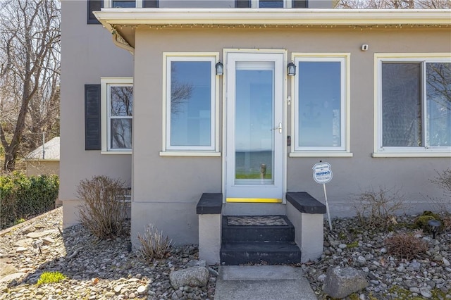 view of exterior entry with stucco siding