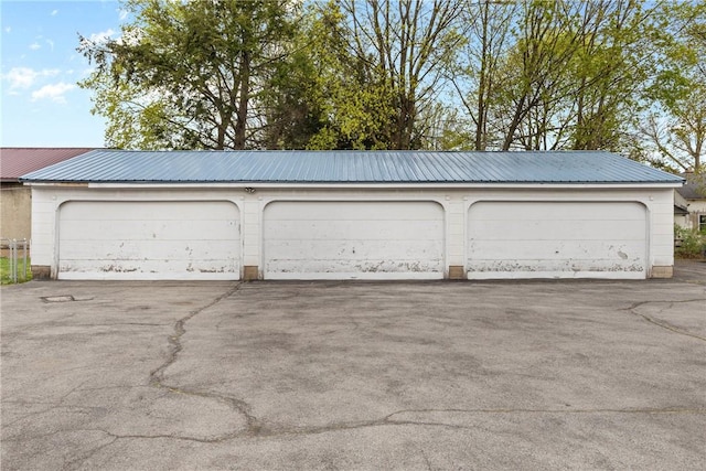 view of detached garage