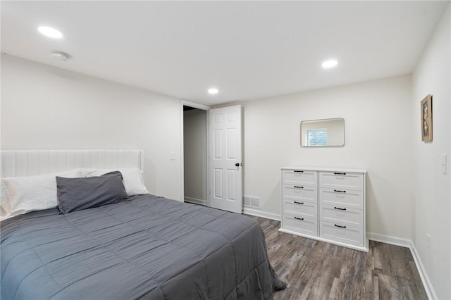 bedroom with dark wood-style flooring, baseboards, visible vents, and recessed lighting