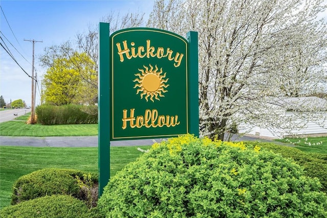 view of community / neighborhood sign