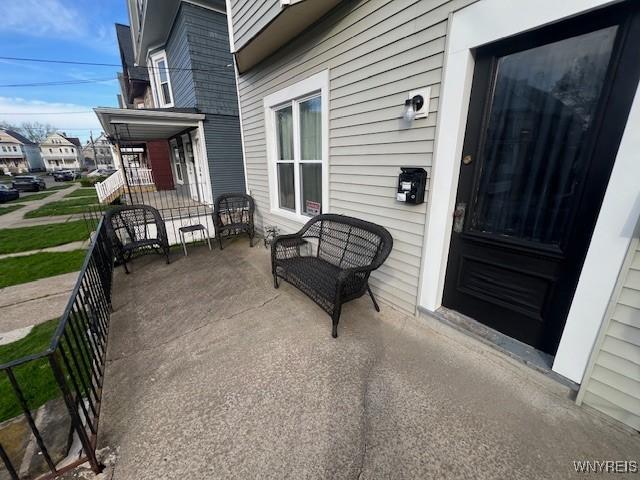 view of patio / terrace with covered porch