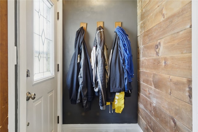 mudroom featuring baseboards