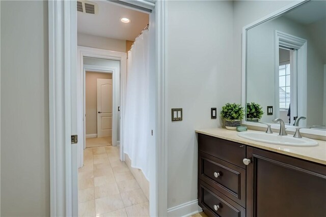 4 Windscape Park, Pittsford, NY 14534 - bathroom with baseboards, visible vents, and vanity