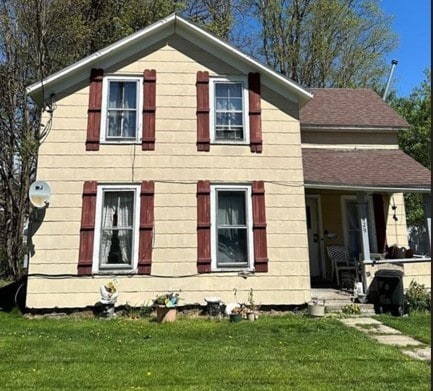 view of front of property featuring a porch and a front lawn