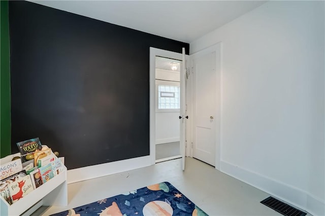 unfurnished room with visible vents and finished concrete floors
