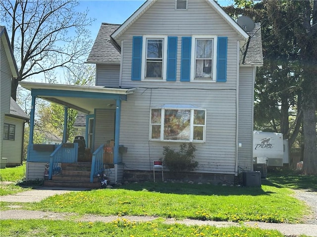 view of front of house featuring covered porch and a front yard
