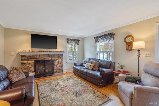 living room with crown molding, a fireplace, recessed lighting, and wood finished floors