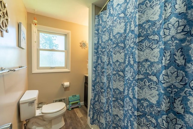full bath featuring vanity, wood finished floors, toilet, and a shower with curtain