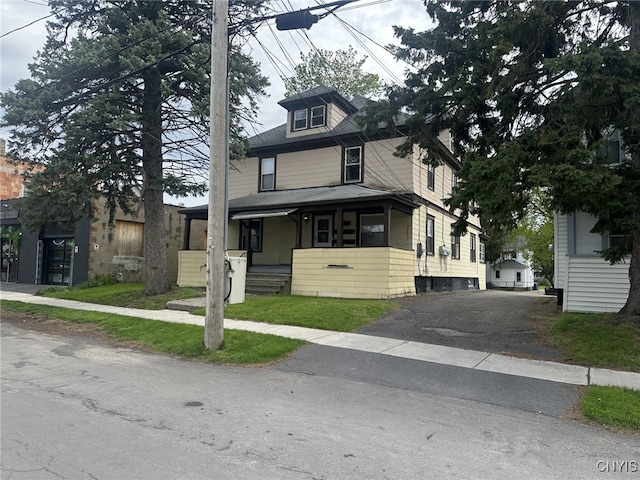 traditional style home featuring a porch