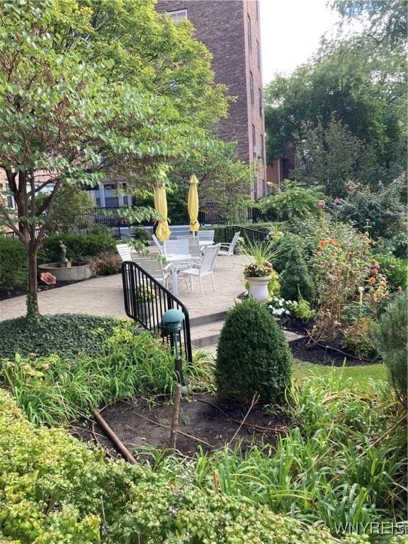 731 W Fry Unit 7G, Buffalo, NY 14222 - exterior space with a patio and outdoor dining area