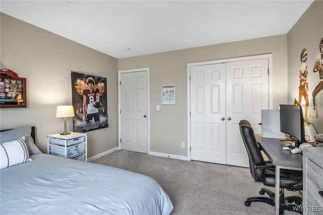bedroom featuring carpet floors, baseboards, and a closet
