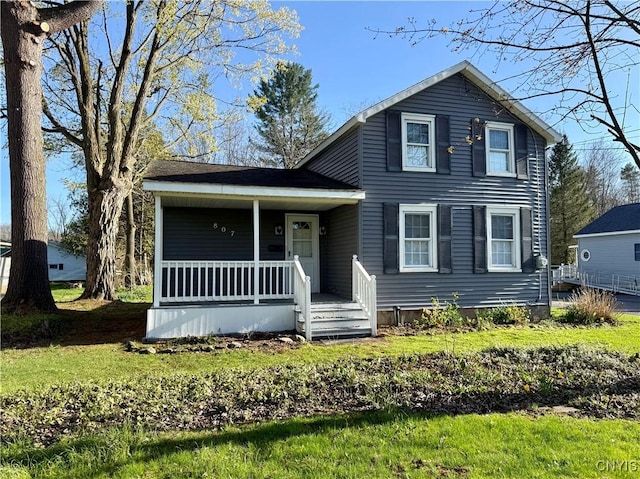 traditional-style house featuring a porch