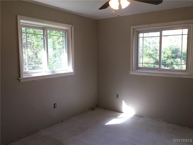 empty room with ceiling fan