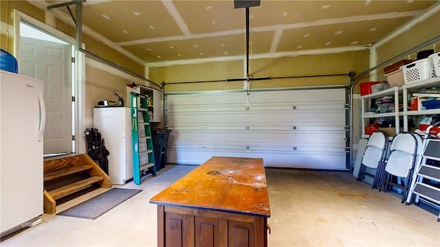 garage with freestanding refrigerator
