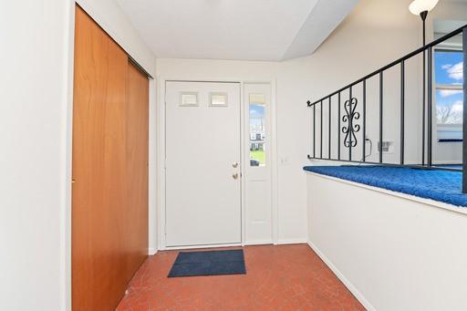 entryway featuring baseboards