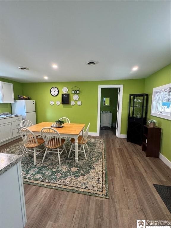 dining area with visible vents, recessed lighting, baseboards, and wood finished floors